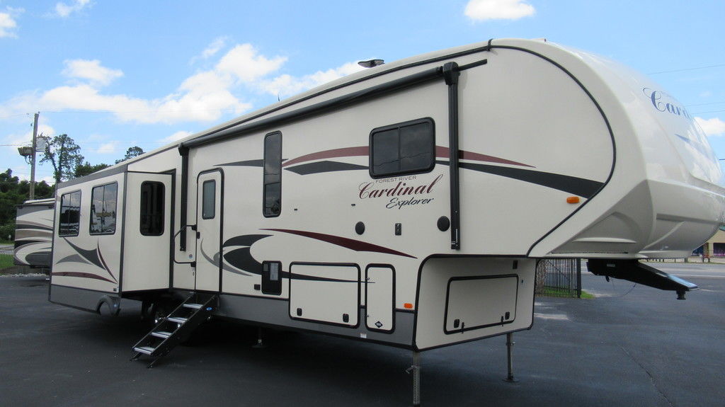 Featured image of post Camper Trailer Sales Near Me / A camper van or motorhome might be just what is needed when you hear the open road calling out to you.